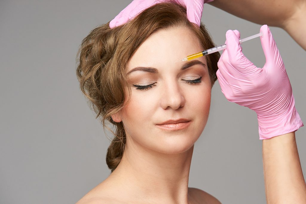 woman receiving jeuveau injection in forehead